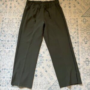 Lululemon Athletica On The Right Track Pants in Olive Size 8